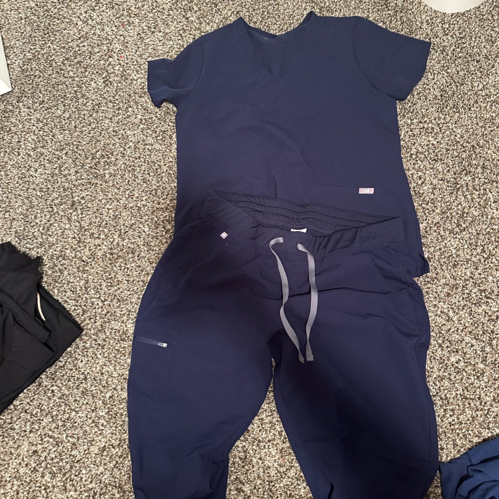 Navy Figs scrubs set in XL WOMENS